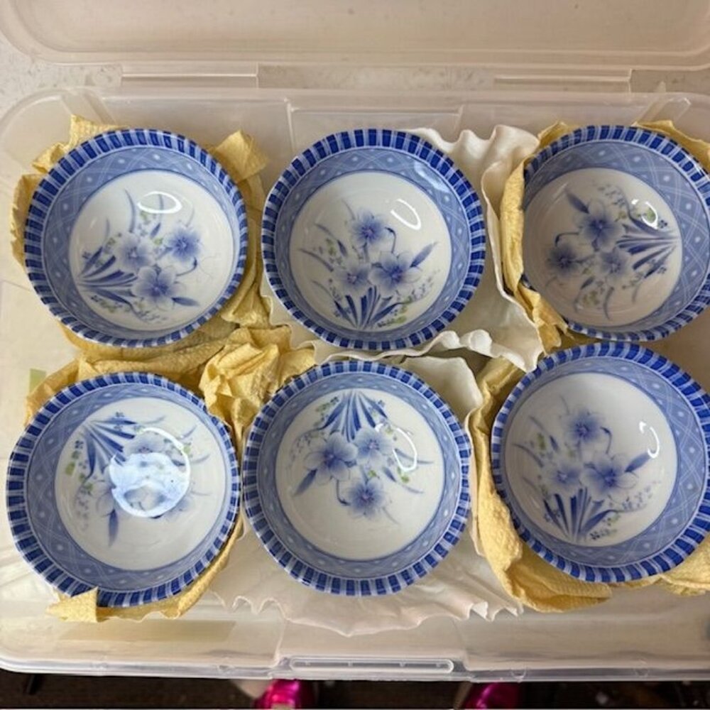 Set Of 6 Japanese Porcelain Bowls With Blue Floral Pattern